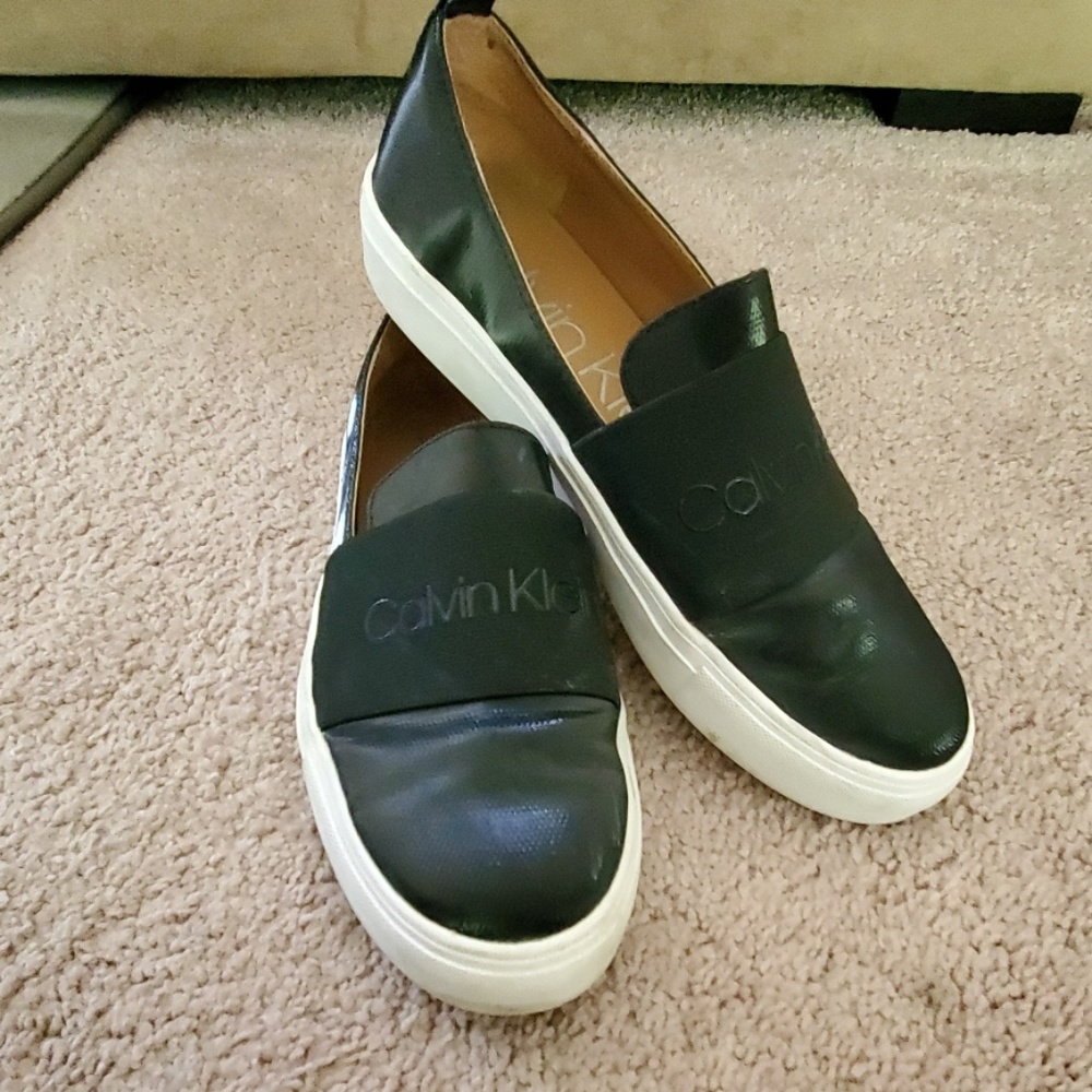 Black boat shoes